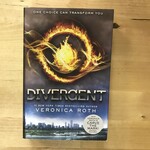 Veronica Roth - Divergent - Paperback (USED)