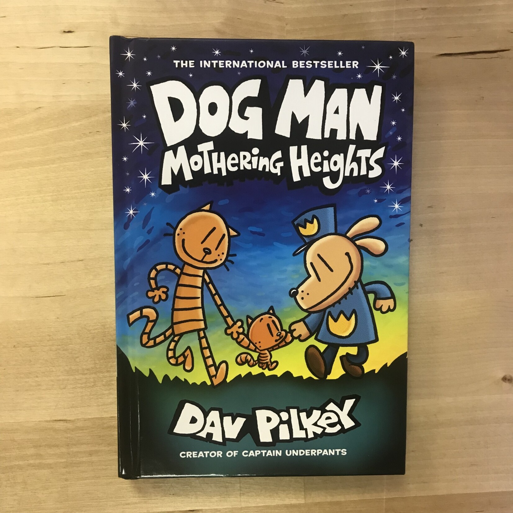 Dav Pilkey - Dog Man: Mothering Heights - Hardback (USED)
