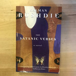 Salman Rushdie - The Satanic Verses - Paperback (USED)