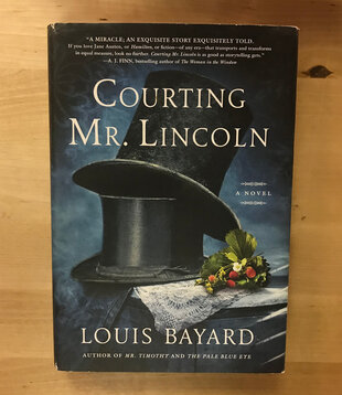 Louis Bayard - Courting Mr. Lincoln - Hardback (USED)