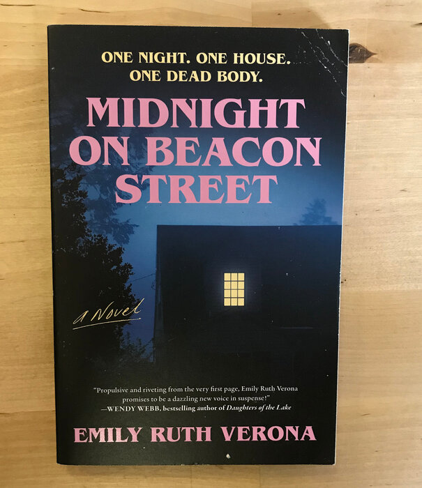 Emily Ruth Verona - Midnight On Beacon Street - Paperback (NEW)