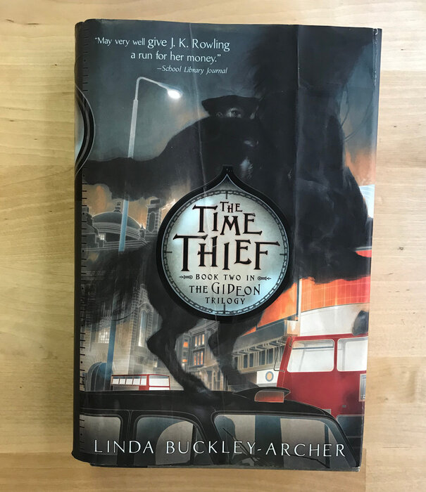 Linda Buckley-Archer - The Time Thief - Hardback (USED)