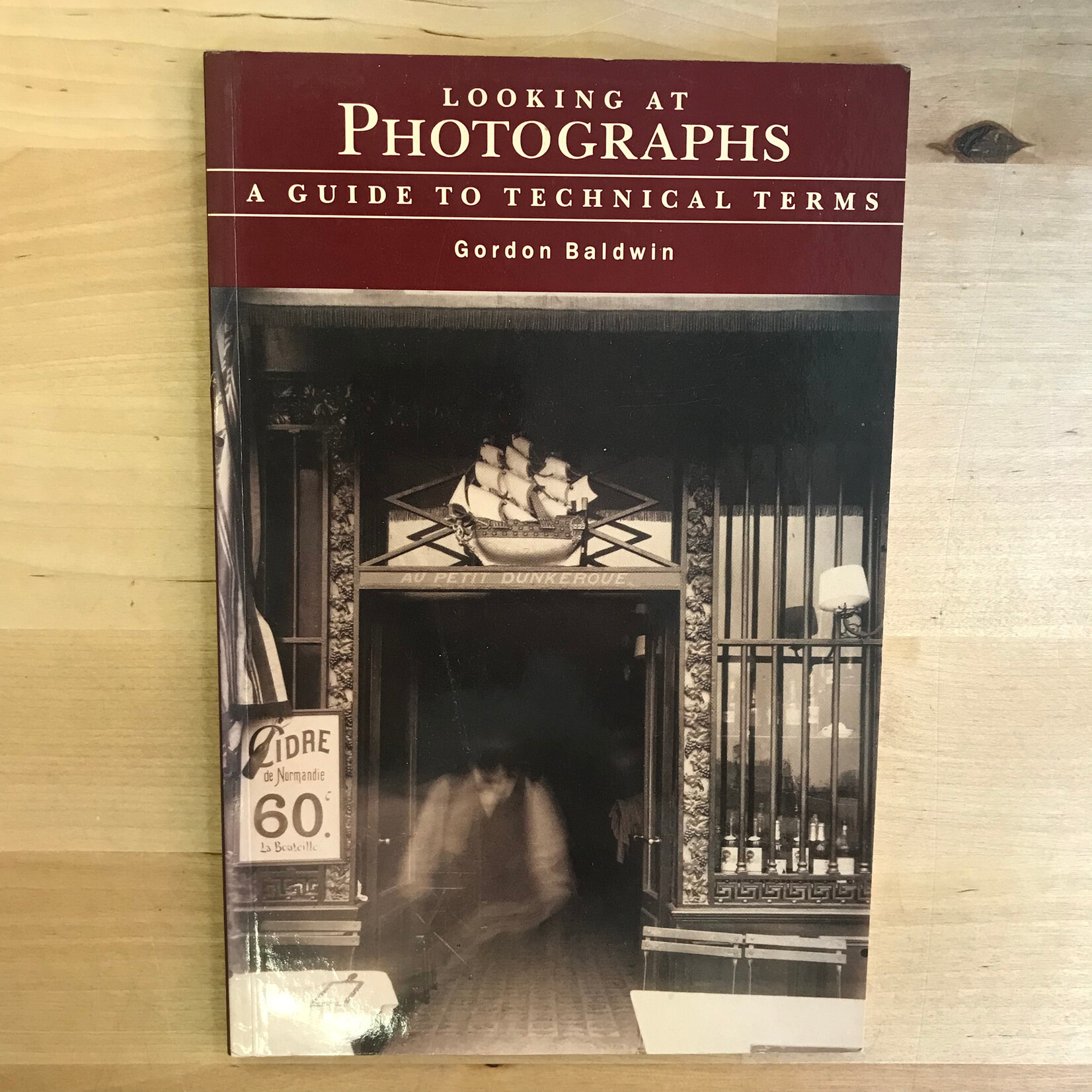 Gordon Baldwin - Looking At Photographs: A Guide To Technical Terms - Paperback (USED)