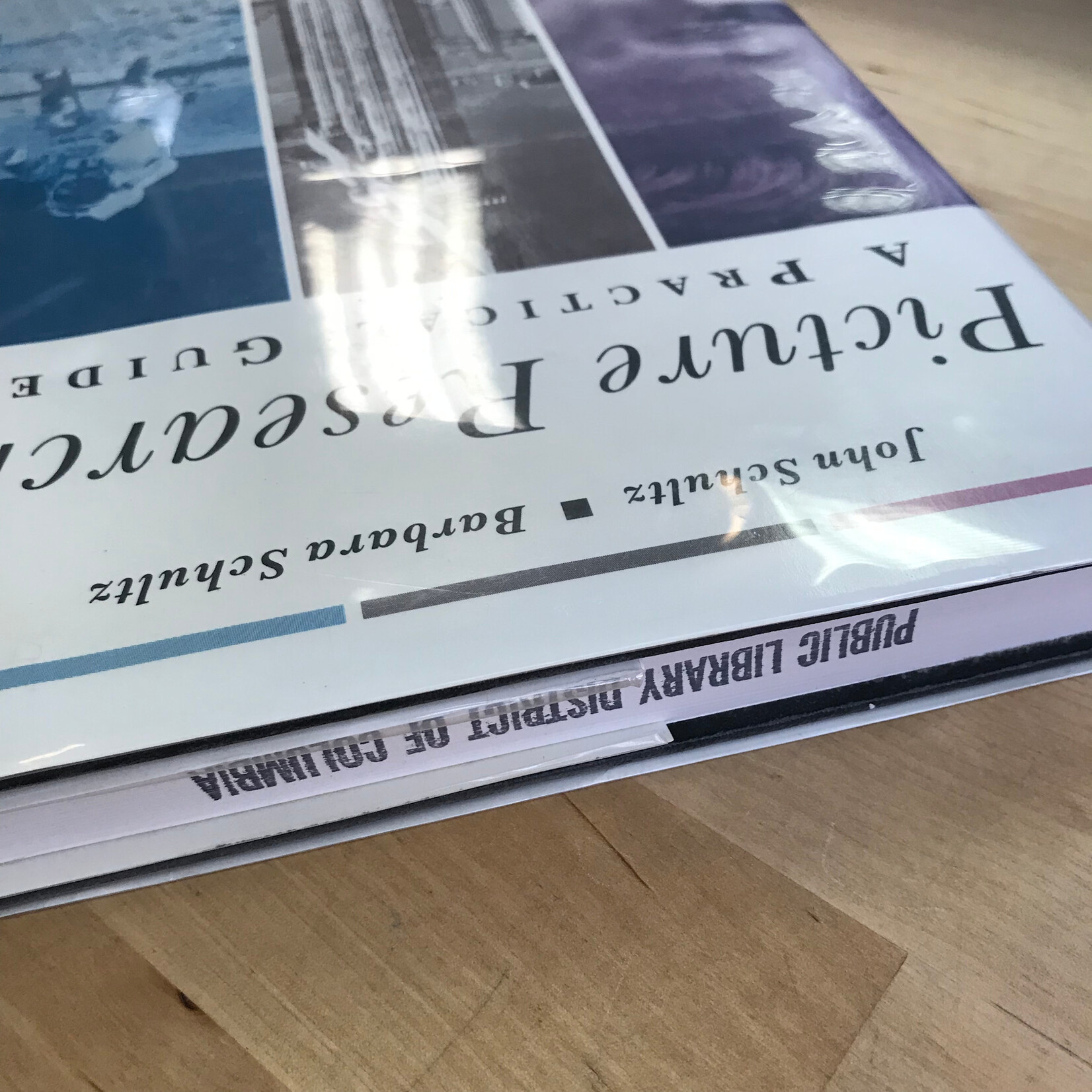 John Schultz, Barbara Schultz - Picture Research: A Practical Guide - Hardback (USED)