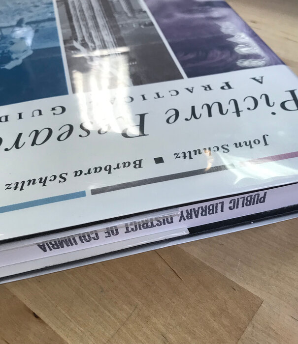 John Schultz, Barbara Schultz - Picture Research: A Practical Guide - Hardback (USED)