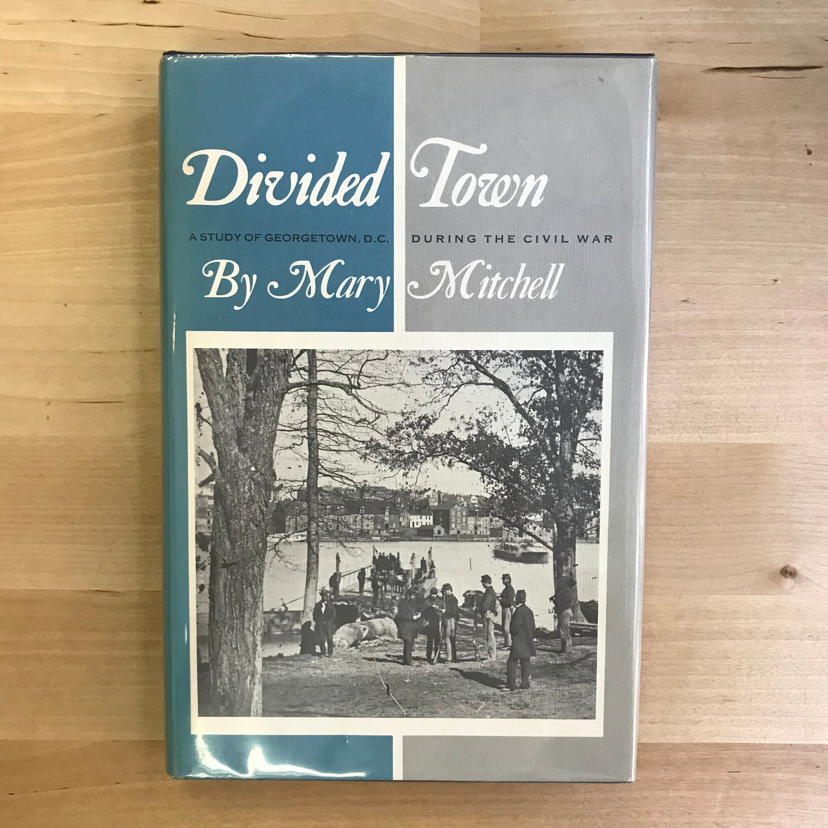 Mary Mitchell - Divided Town - Hardback (USED)