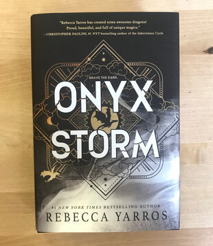 Rebecca Yarros - Onyx Storm - Hardback (NEW)