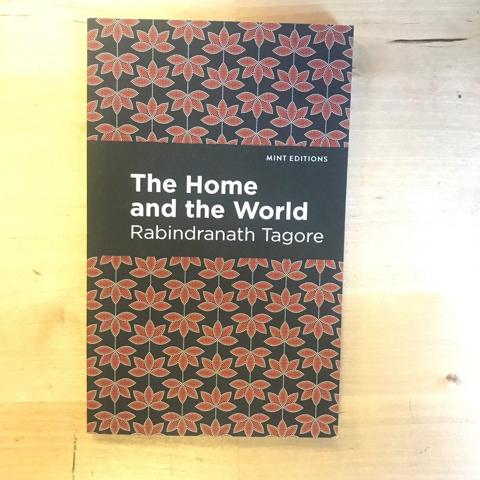 Rabindranath Tagore - The Home And The World - Paperback (USED)