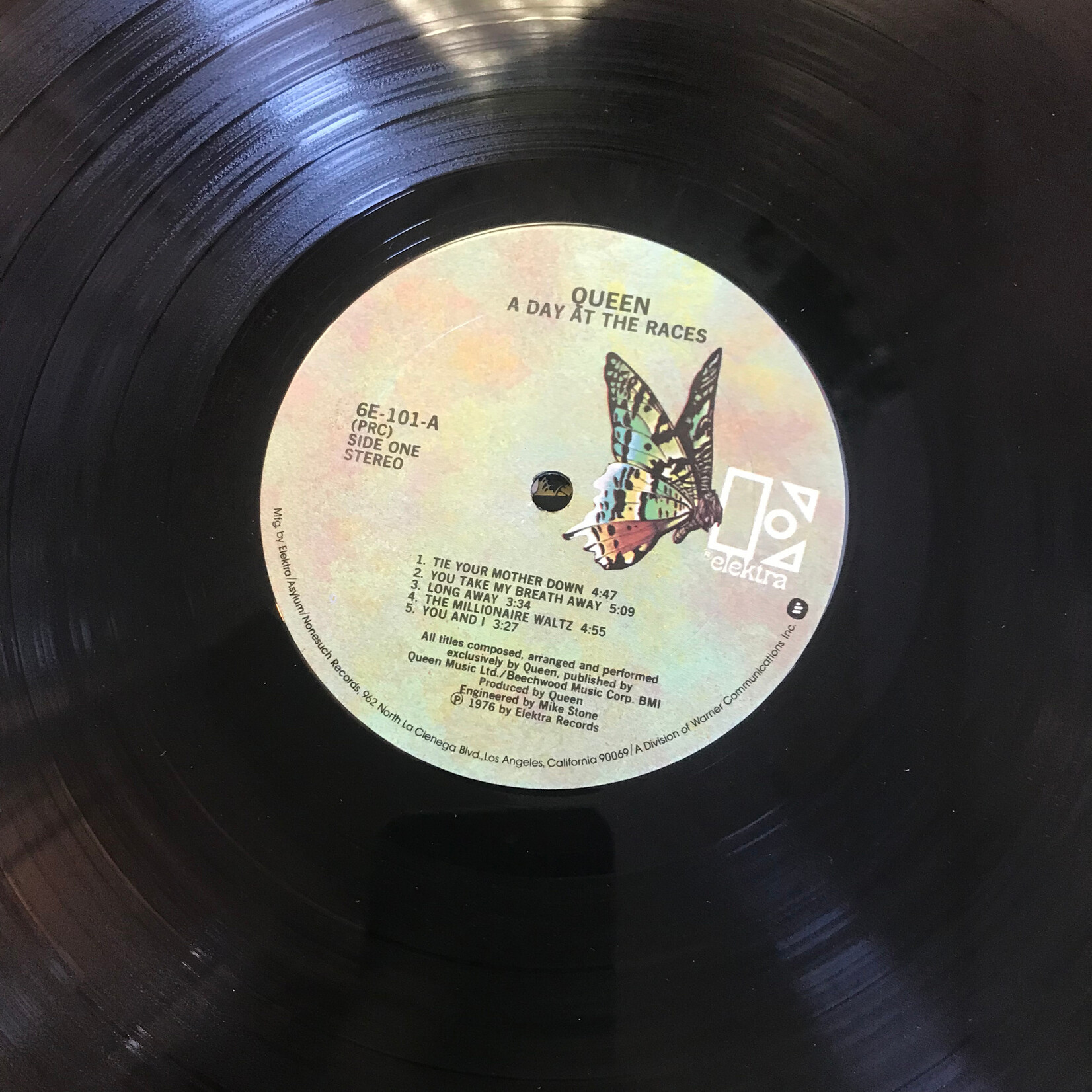 Queen - A Day At The Races - 6E 101 - Vinyl LP (USED)