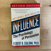 Robert B. Cialdini - Influence - Paperback (USED)