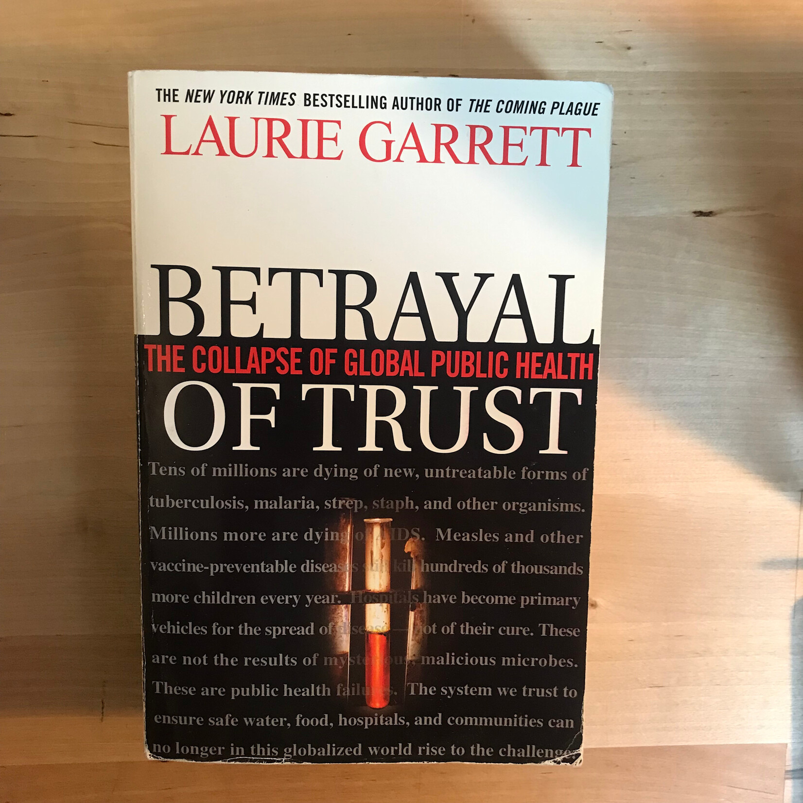 Laurie Garrett - Betrayal Of Trust - Paperback (USED)