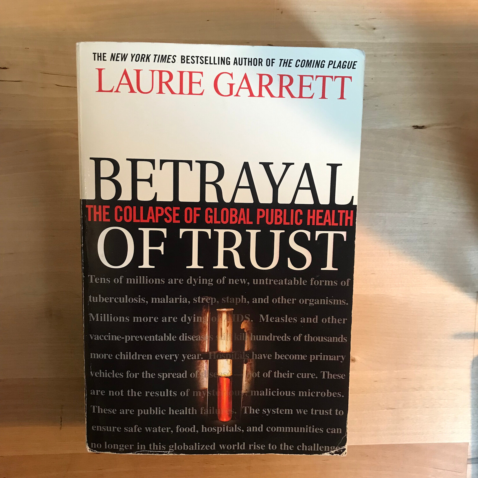 Laurie Garrett - Betrayal Of Trust - Paperback (USED)