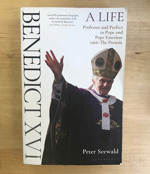 Peter Seewald - Benedict XVI: A Life - Paperback (USED)