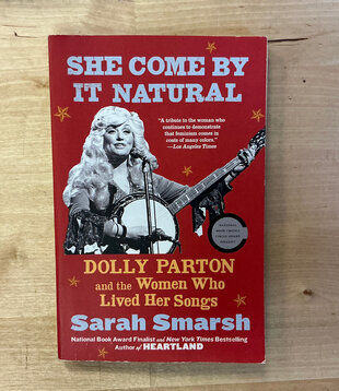 Sarah Smarsh - She Comes By It Natural - Paperback (USED)