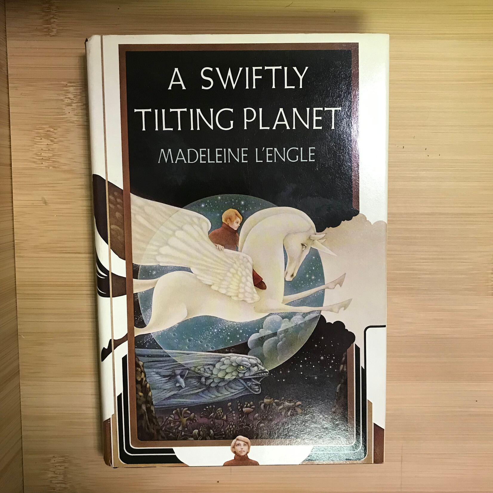 Madeleine L’Engle - A Swiftly Tilting Planet - Hardback (USED - 5DB)