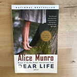 Alice Munro - Dear Life - Paperback (USED)