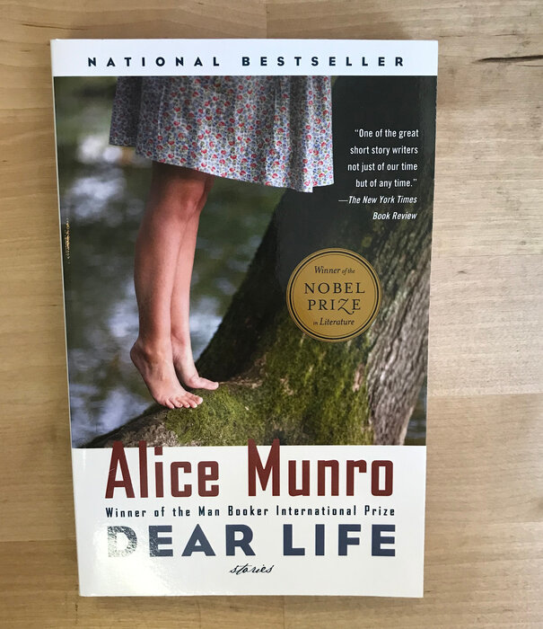Alice Munro - Dear Life - Paperback (USED)