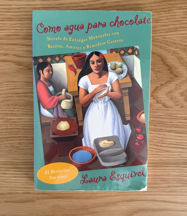 Laura Esquival - Como Aqua Para Chocolate (Like Water For Hot Chocolate) - Paperback (USED)