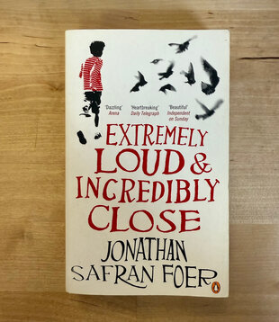 Jonathan Safran Foer - Extremely Loud And Incredibly Close - Paperback MM (USED)
