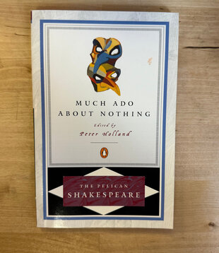 William Shakespeare - Much Ado About Nothing (The Pelican Shakespeare) - Paperback (USED)