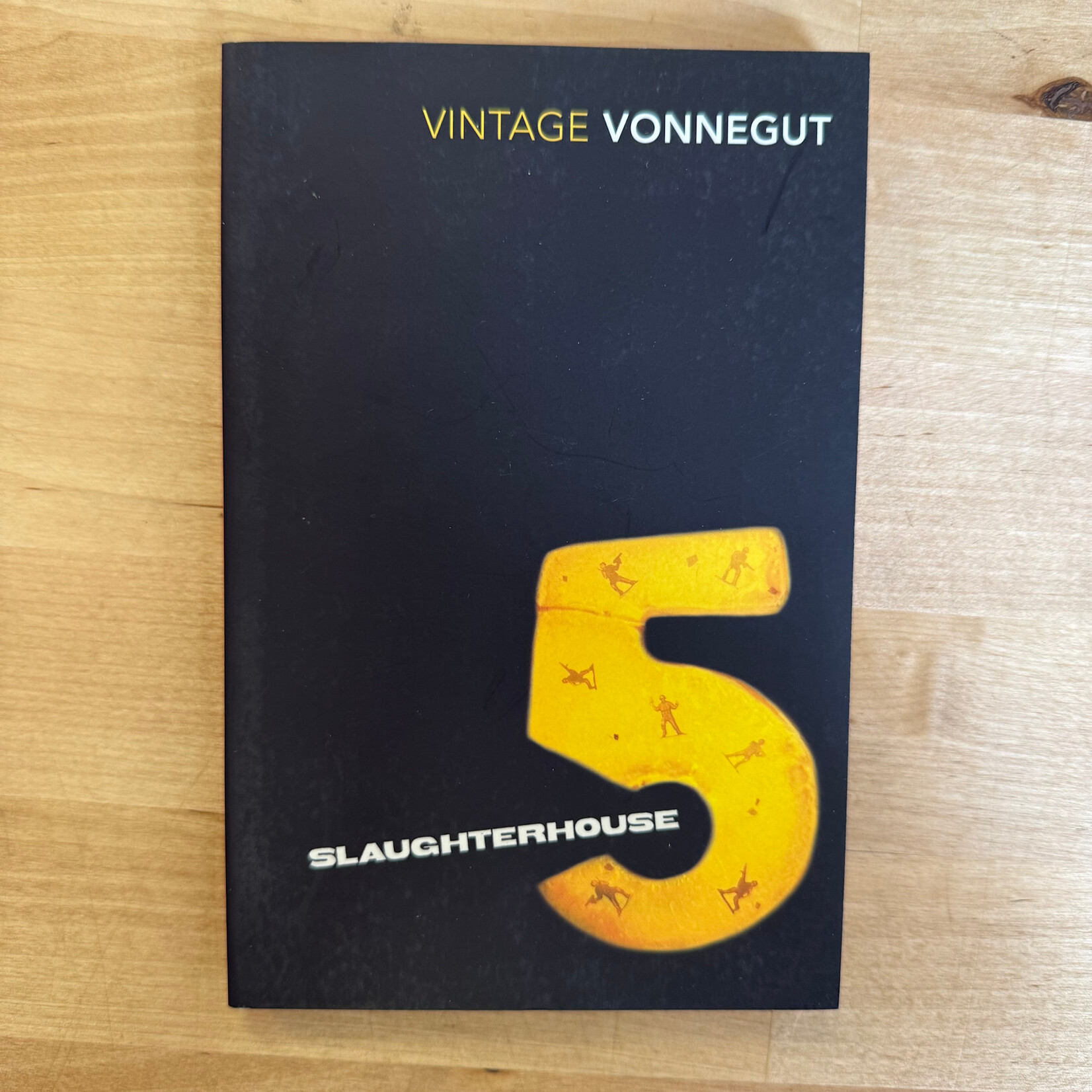 Kurt Vonnegut, Jr. - Slaughterhouse Five - Paperback (USED)
