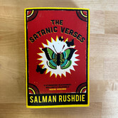 Salman Rushdie - The Satanic Verses - Paperback (USED)