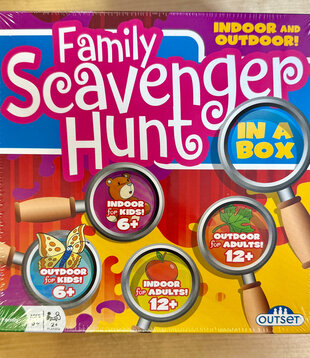 Family Scavenger Hunt - Board Game (NEW)