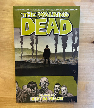Walking Dead - Volume 32: Rest In Peace - Paperback (USED)