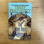 Terry Pratchett - The Wee Free Men - Paperback (USED)