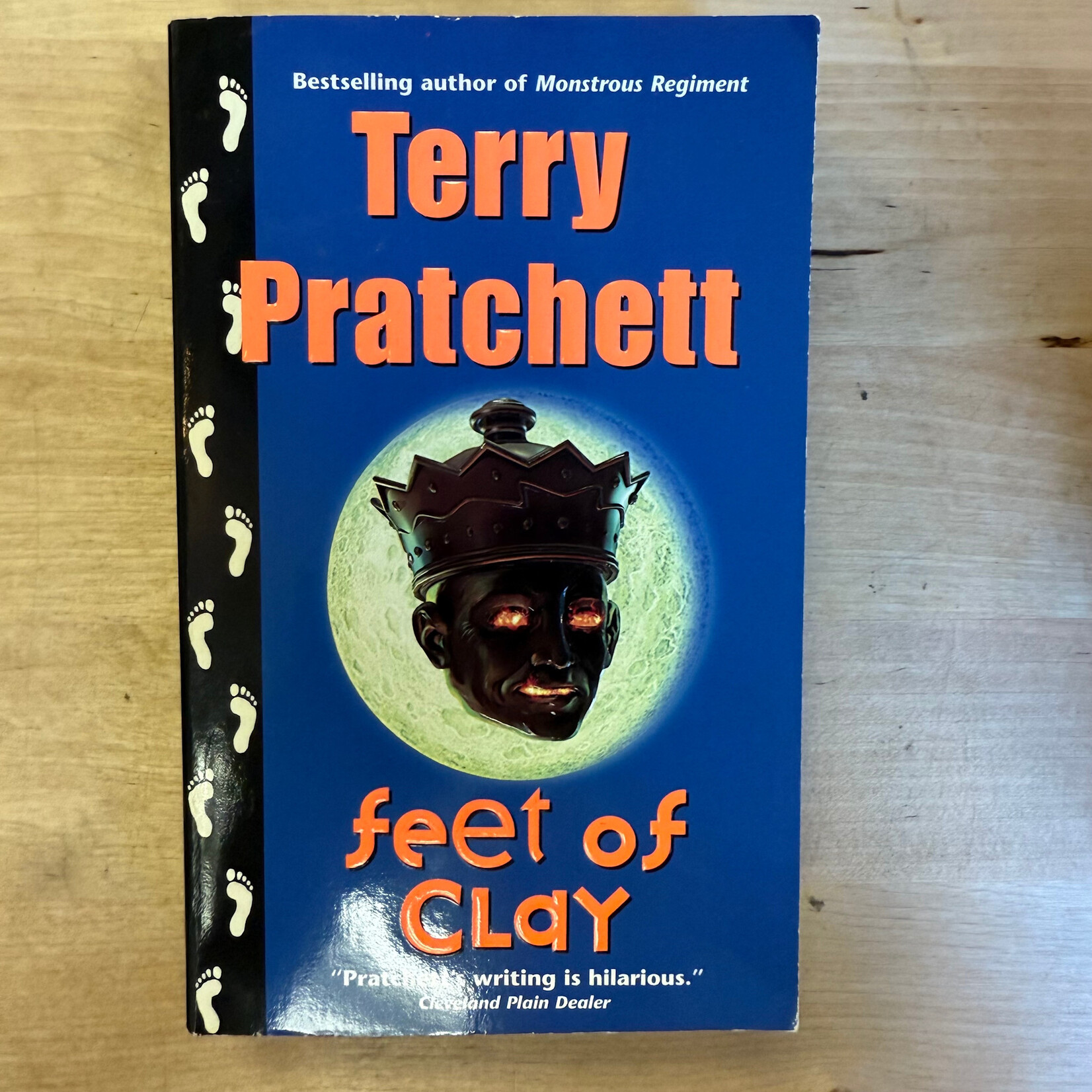 Terry Pratchett - Feet Of Clay - Paperback MM (USED)