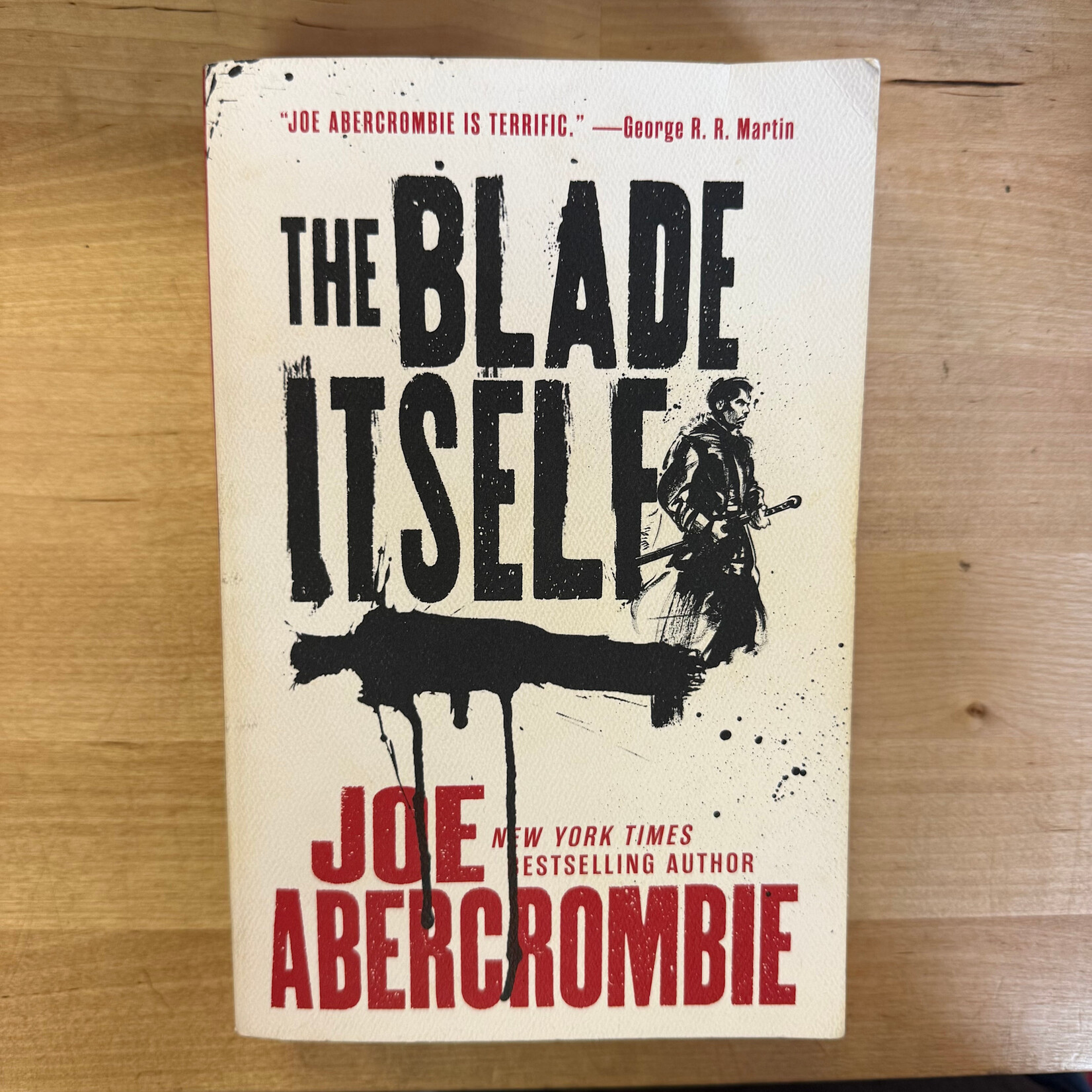 Joe Abercrombie - The Blade Itself - Paperback (USED)