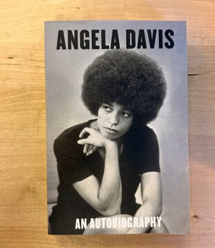 Angela Davis - An Autobiography - Paperback (USED)