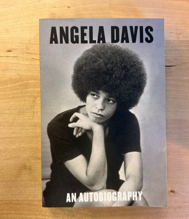 Angela Davis - An Autobiography - Paperback (USED)