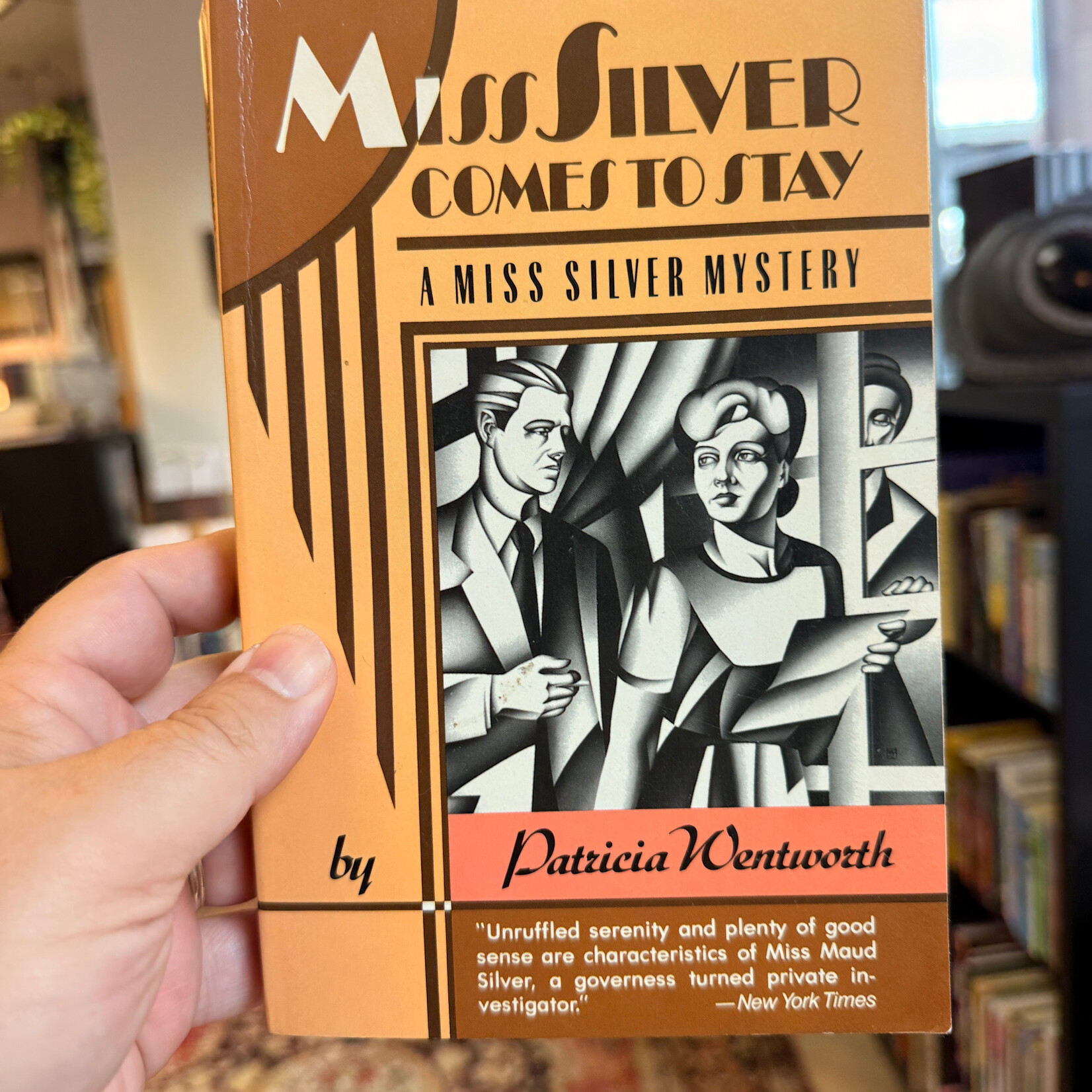 Patricia Wentworth - Miss Silver Comes To Stay - Paperback (USED)