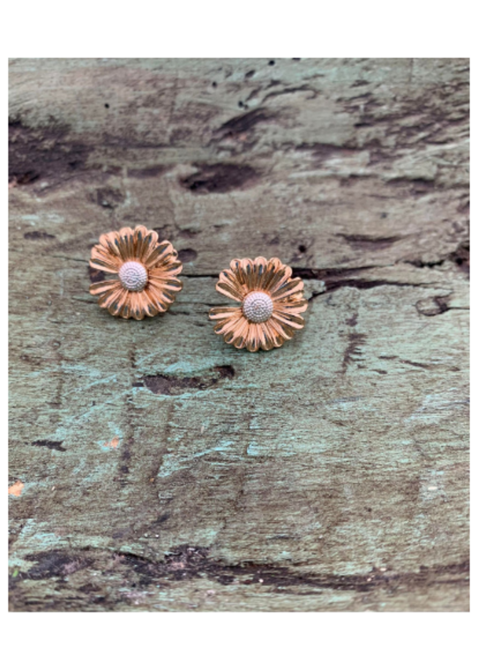 Flower Stud Earrings - Gold