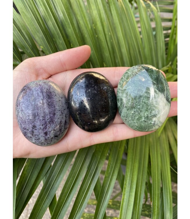 Kammererite Palm Stone, Size Medium [100-124gr]