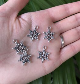 Snowflake Charm #8 Antique Silver 19mm x 15mm 5 Pack *disc.*
