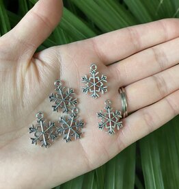 Snowflake Charm #5 Antique Silver 20mm x 17mm 5 Pack *disc.*