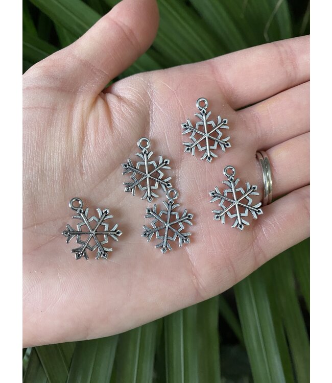 Snowflake Charm #5 Antique Silver 20mm x 17mm 5 Pack *disc.*