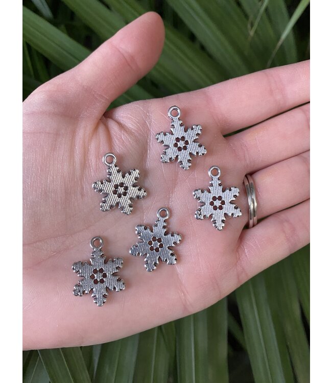 Snowflake Charm #7 Antique Silver 22mm x 18mm 5 Pack *disc.*