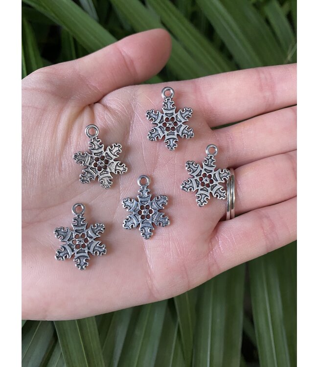 Snowflake Charm #7 Antique Silver 22mm x 18mm 5 Pack *disc.*