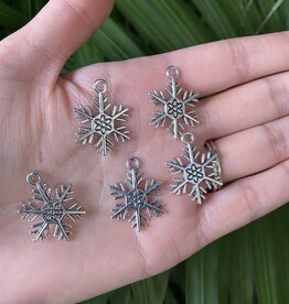 Snowflake Charm #2 Antique Silver 25mm x 21mm 5 Pack *disc.*