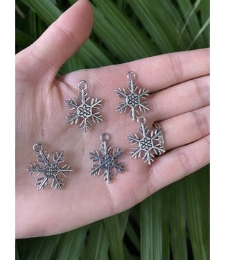 Snowflake Charm #2 Antique Silver 25mm x 21mm 5 Pack *disc.*