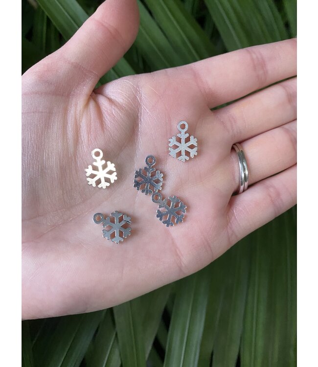 Snowflake Charm #1 Antique Silver 15mm x 12mm 5 Pack *disc.*