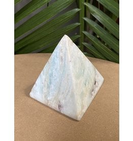 Caribbean Calcite Pyramid, F1 [550gr-574gr]
