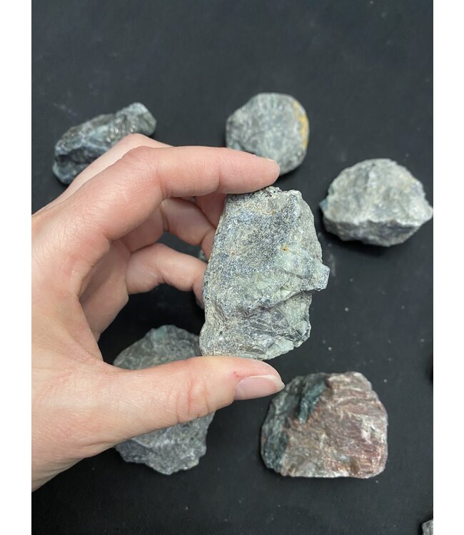 Rough Emerald in Matrix Size Small 500gr Bulk Pack