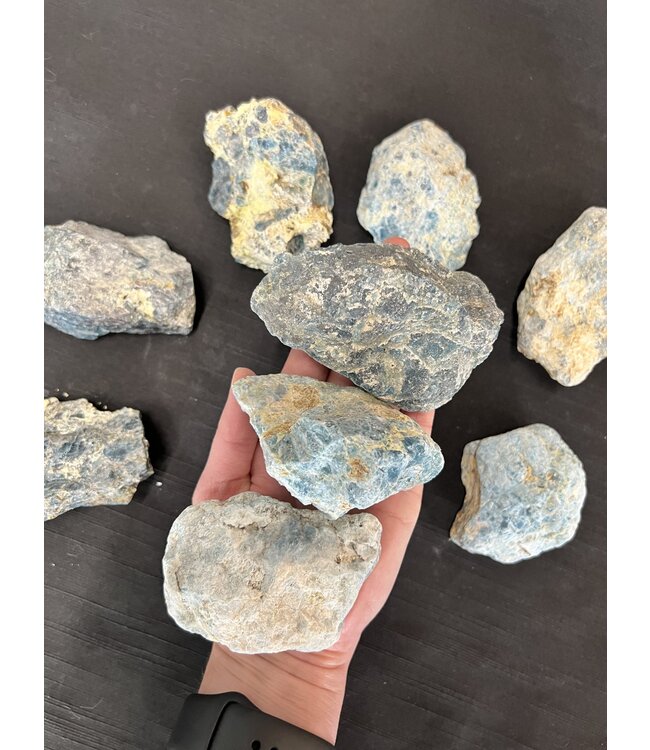 Rough Apatite Size 3 [200-299gr]