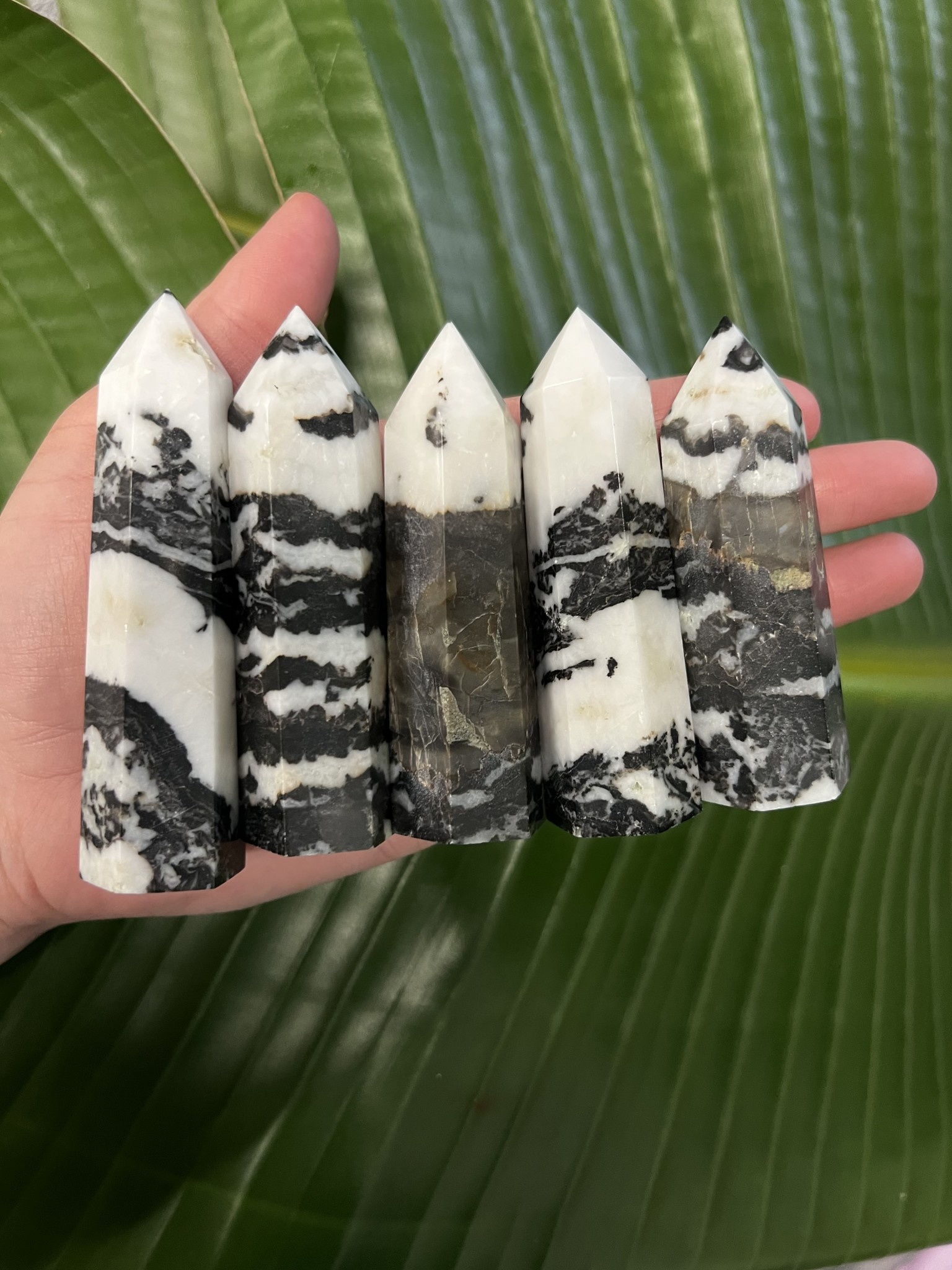 Black Zebra Jasper Point, Large [7599gr] The Raw Rock Shop Inc.