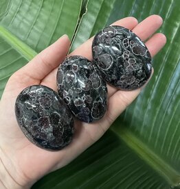 Garnet Palm Stone, Size Small [75-99gr]