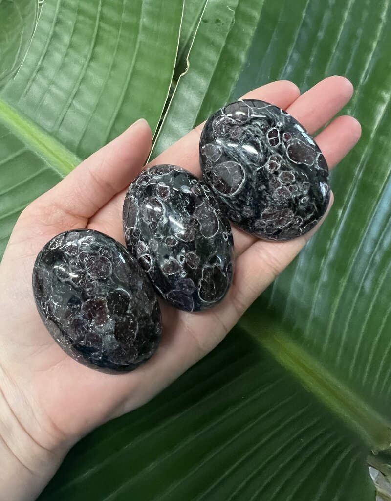 Garnet Palm Stone, Size Small [75-99gr]
